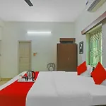 Hotel O Avi Gust House