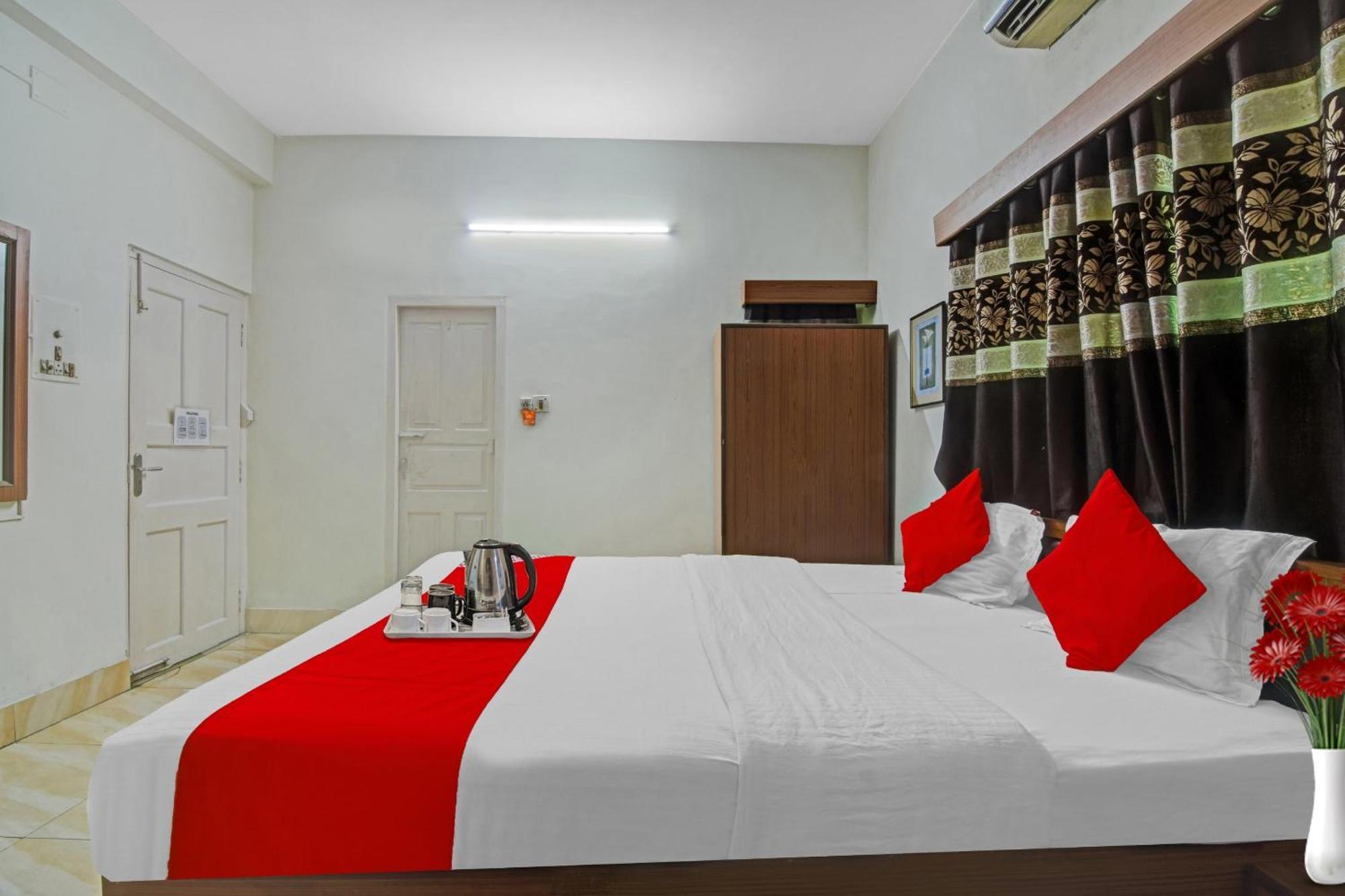 O Avi Gust House Hotel 4*