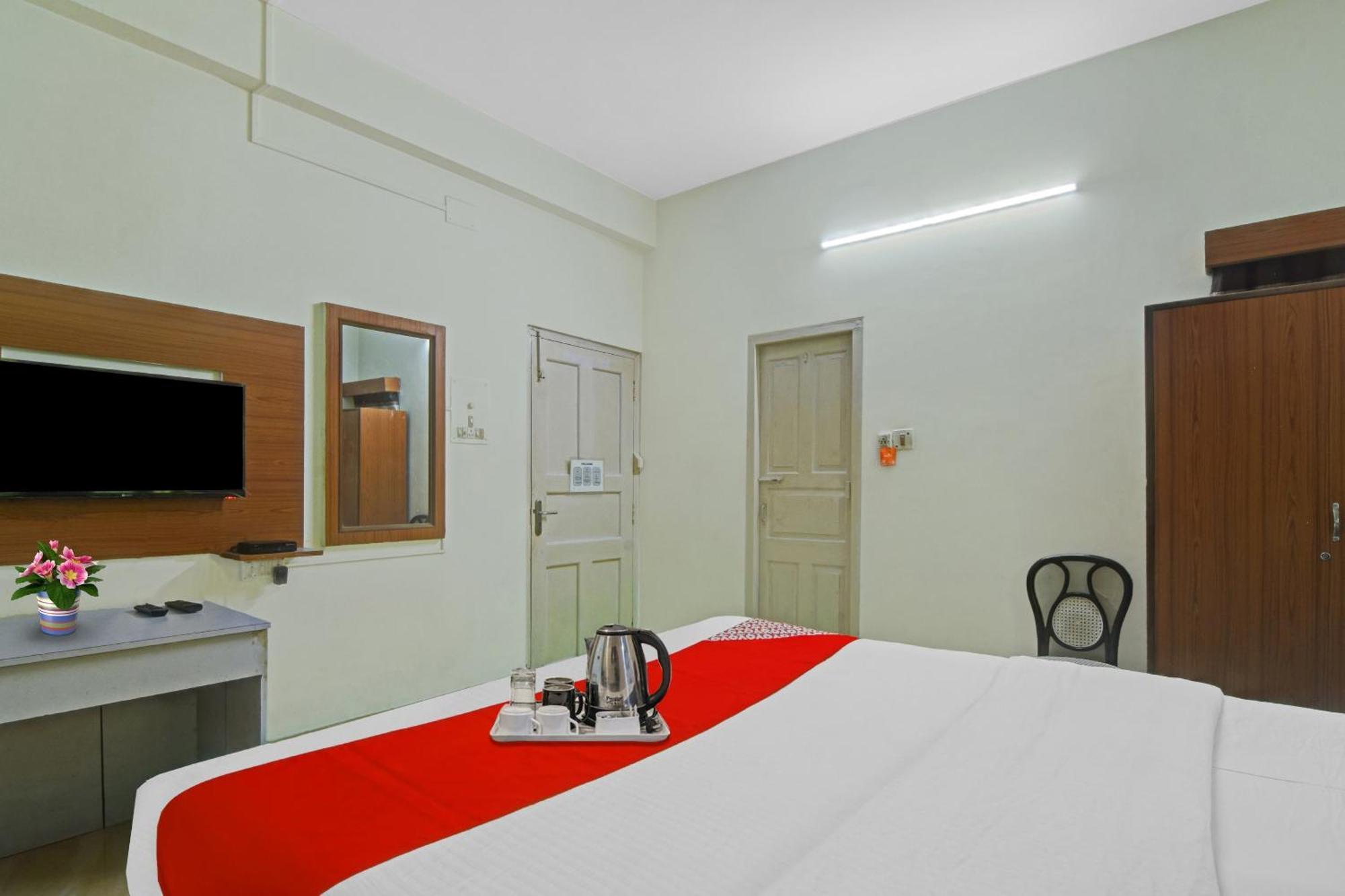 Hotel O Avi Gust House 4*