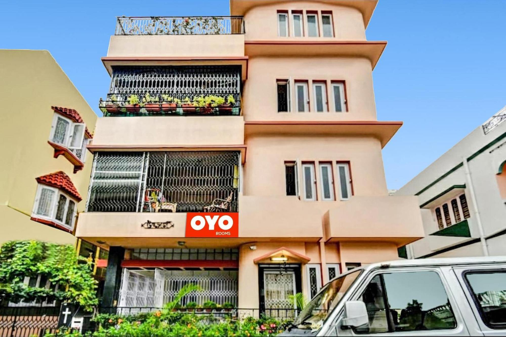 O Avi Gust House 4*