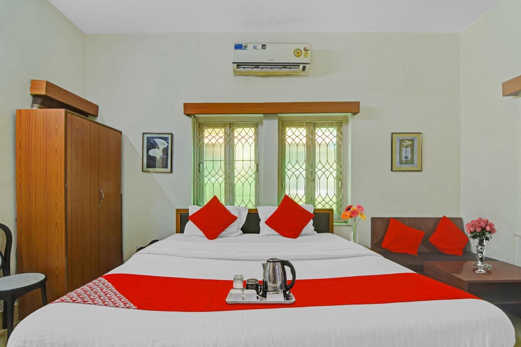 Hotel O Avi Gust House 4*